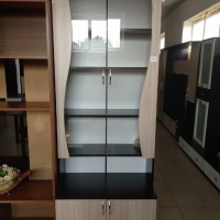 Шкаф книжный со стеклянными дверками  - bredmag.ru